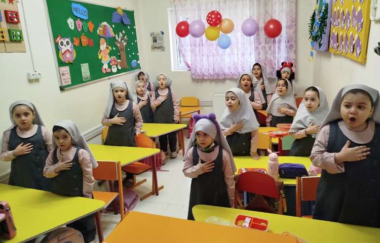 برنامه صبحگاه دختران گل پیش دبستان علوی 6