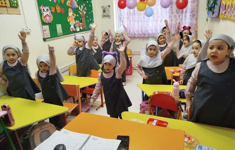 برنامه صبحگاه دختران گل پیش دبستان علوی