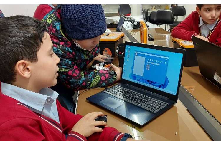 برنامه نویسی چراغ چشمک‌زن 1