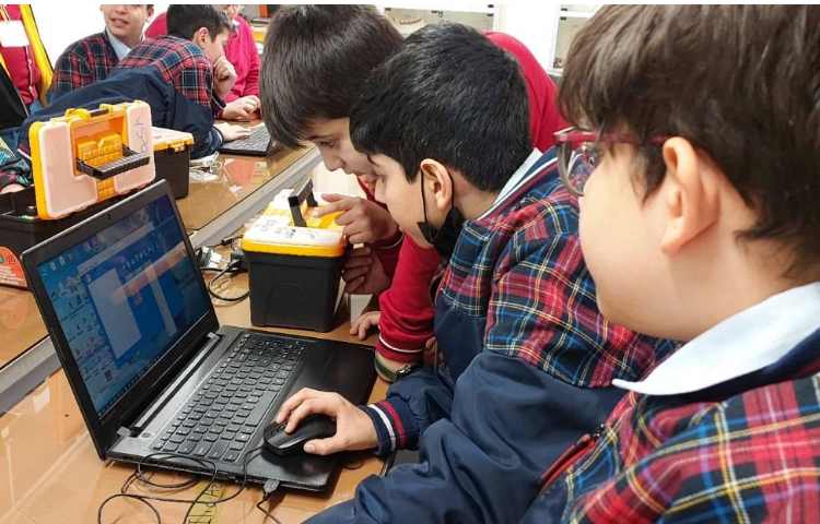 برنامه نویسی چراغ چشمک‌زن 2