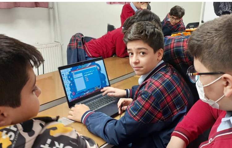 برنامه نویسی چراغ چشمک‌زن 3