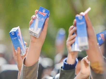 دستور عارف برای توزیع شیر رایگان در مدارس ابتدایی دولتی