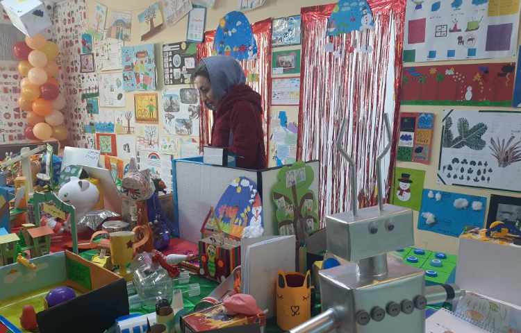 :برپایی نمایشگاه دستاوردهای دانش آموزان در دهه فجر 3