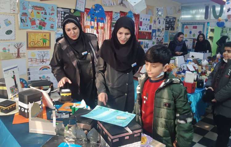 :برپایی نمایشگاه دستاوردهای دانش آموزان در دهه فجر 8