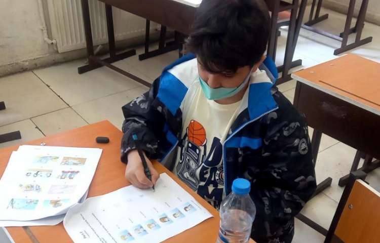 برگزاری آزمون بین المللی کمبریج دانش آموزان دبستان علوی شعبه غرب 4