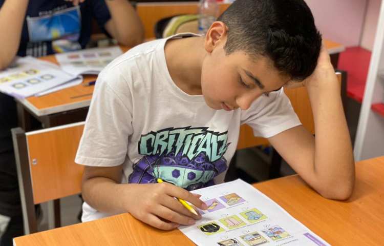 برگزاری آزمون بین المللی کمبریج دانش آموزان دبستان علوی شعبه غرب 5