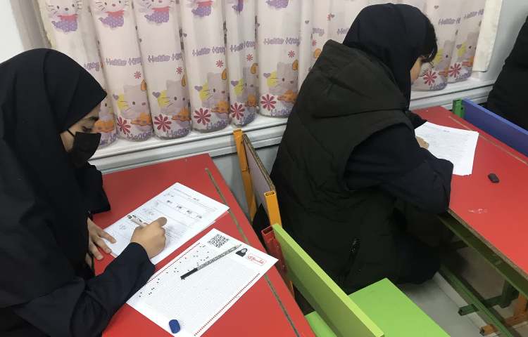 برگزاری آزمون دوره ای دبیرستان دخترانه علوی 3