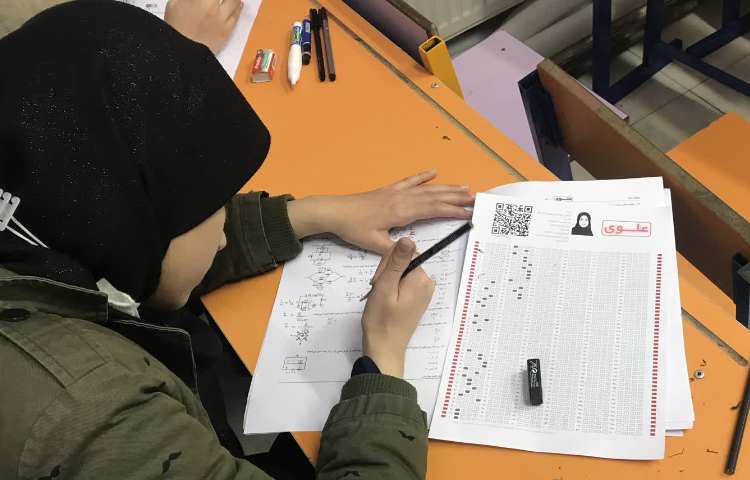 برگزاری آزمون دوره ای دبیرستان دخترانه علوی 5