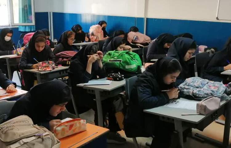 برگزاری آزمون دوره ای پایه هفتم 3