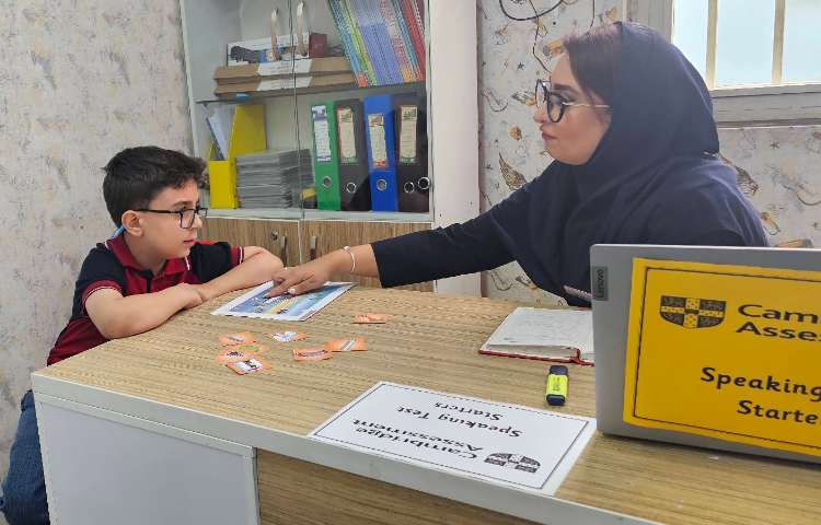 برگزاری آزمون speaking شرکت کنندگان آزمون Cambridge پایه سوم سطح starters 2 5