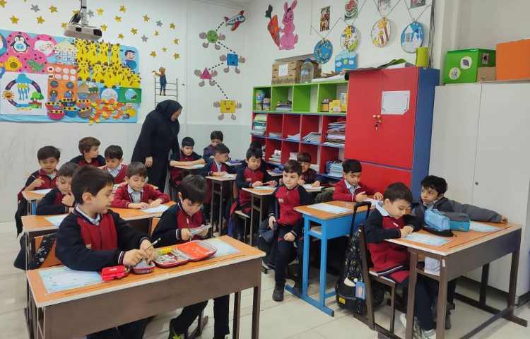 برگزاری آزمون علوم مدادقرمز 2 در کلاس برگزار شد. 2