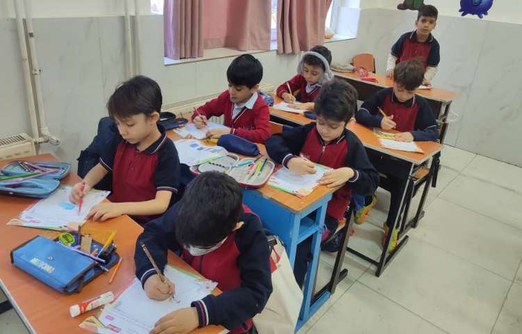 برگزاری آزمون علوم مدادقرمز 2 در کلاس برگزار شد. 4