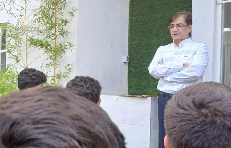 برگزاری آزمون نهایی پایه ششم 3