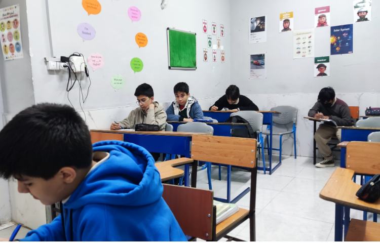 برگزاری آزمون های تشریحی دانش آموزان پایه هشتم 3