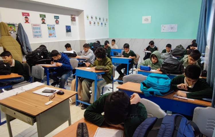 برگزاری آزمون های تشریحی دانش آموزان پایه هشتم