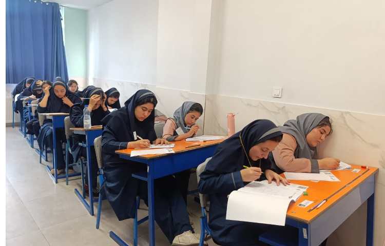 برگزاری آزمون پایش فارسی و انگلیسی 1