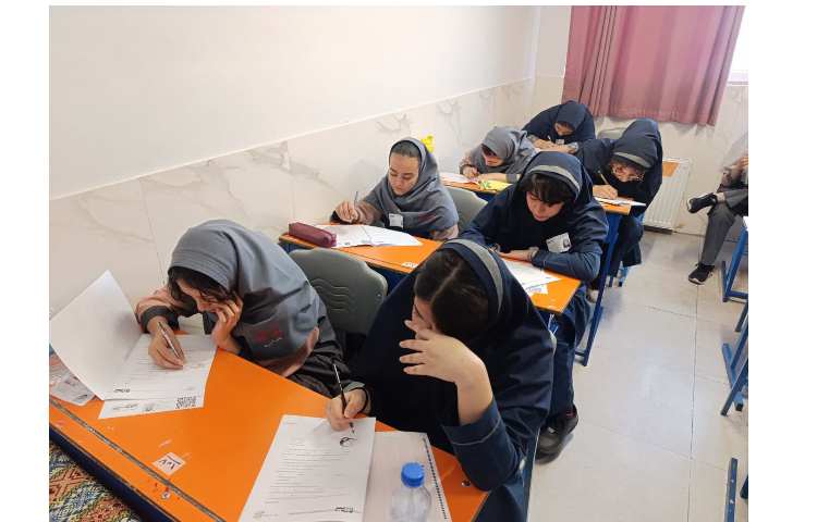 برگزاری آزمون پایش فارسی و انگلیسی 2