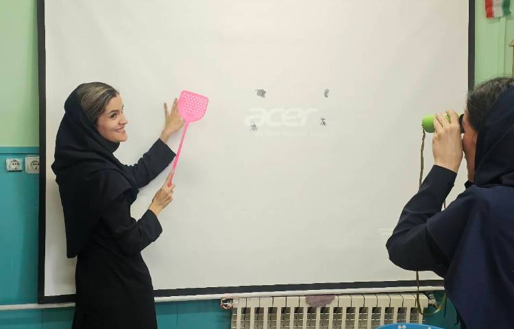 برگزاری اتاق فکر هفتگی همکاران زبان با محوریت بازی سازی در آموزش زبان