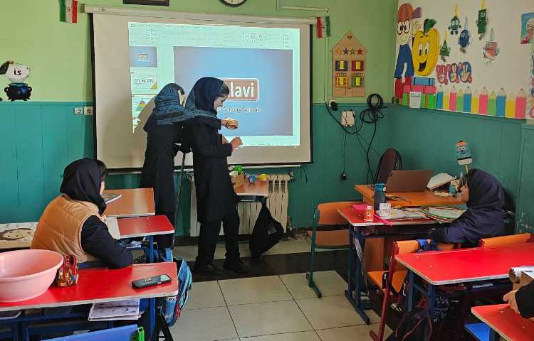 برگزاری اتاق فکر هفتگی همکاران زبان با محوریت بازی سازی در آموزش زبان