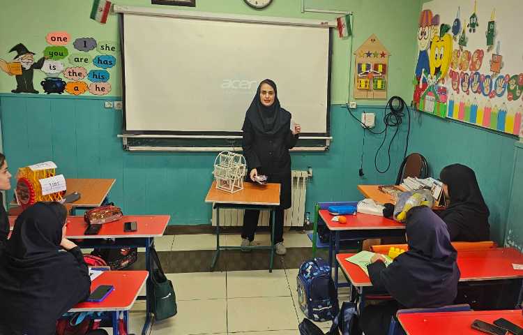 برگزاری اتاق فکر هفتگی همکاران زبان با محوریت بازی سازی در آموزش زبان 2