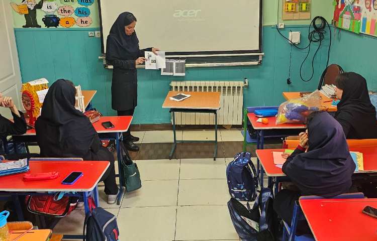 برگزاری اتاق فکر هفتگی همکاران زبان با محوریت بازی سازی در آموزش زبان 4