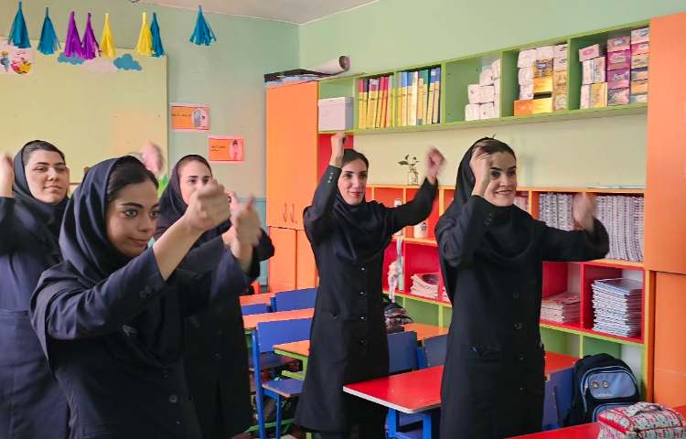 برگزاری اتاق فکر هفتگی همکاران زبان 3