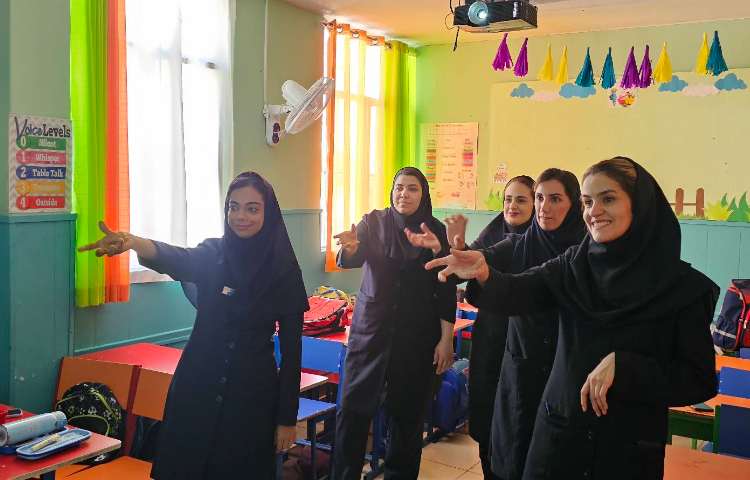 برگزاری اتاق فکر هفتگی همکاران زبان 4