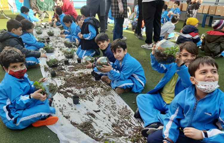 :برگزاری اردوی درون مدرسه ای با موضوع درختکاری 2