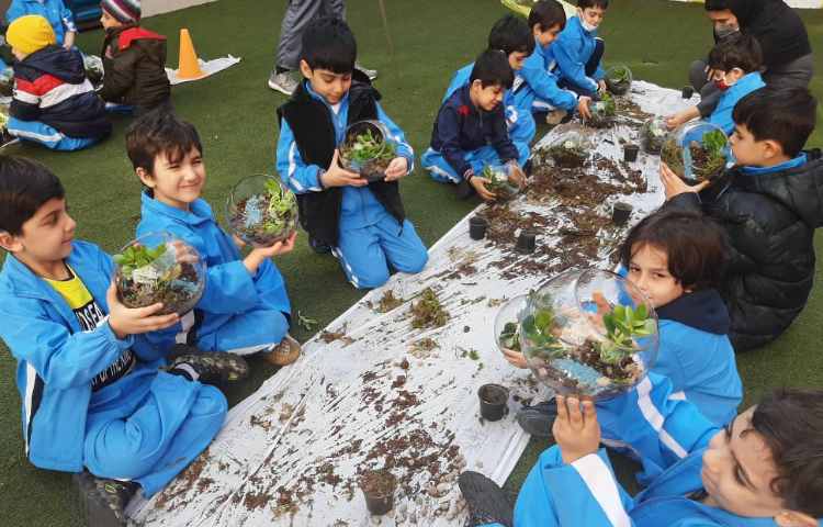 :برگزاری اردوی درون مدرسه ای با موضوع درختکاری 4