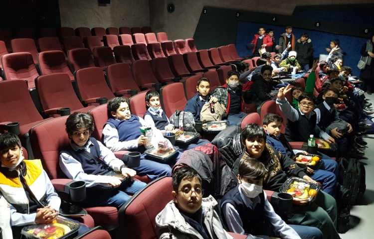 برگزاری اردوی سینما ویژه دانش آموزان کل دبستان 13