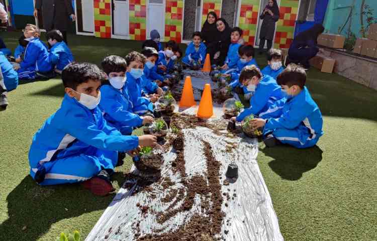 :برگزاری اردوی شهروند سالم با موضوع درختکاری و ساخت تراریوم 27