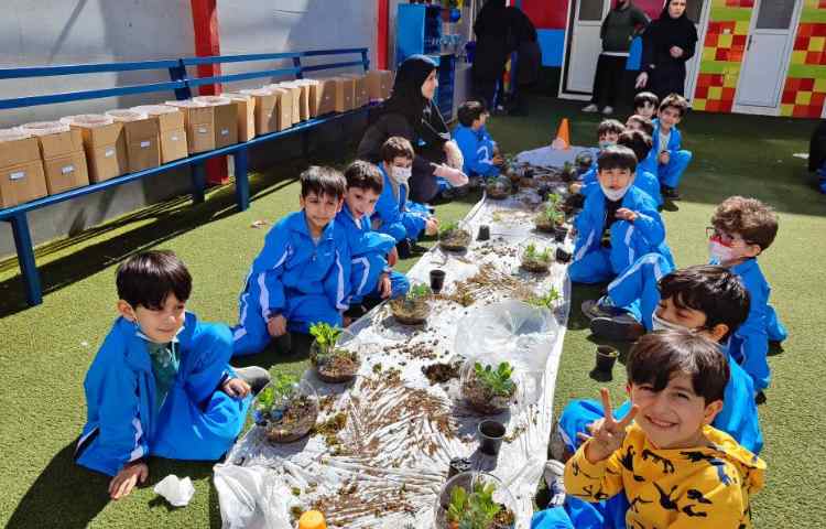 :برگزاری اردوی شهروند سالم با موضوع درختکاری و ساخت تراریوم 29