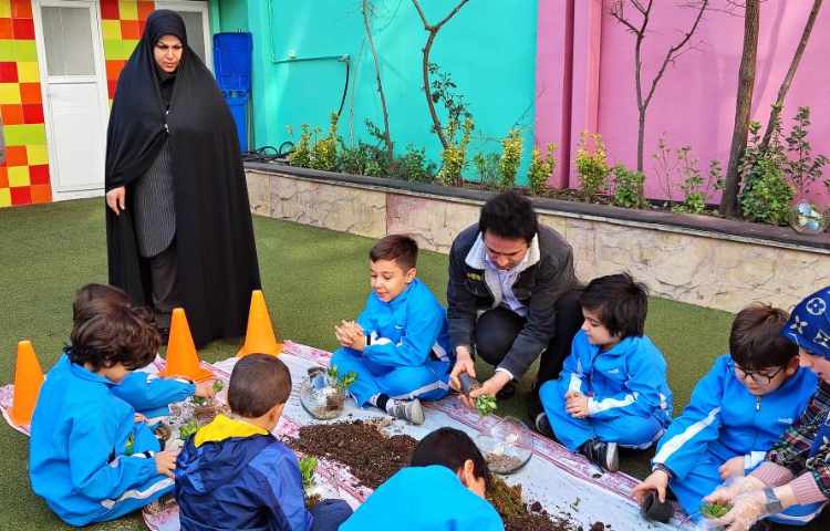 :برگزاری اردوی شهروند سالم با موضوع درختکاری و ساخت تراریوم 9