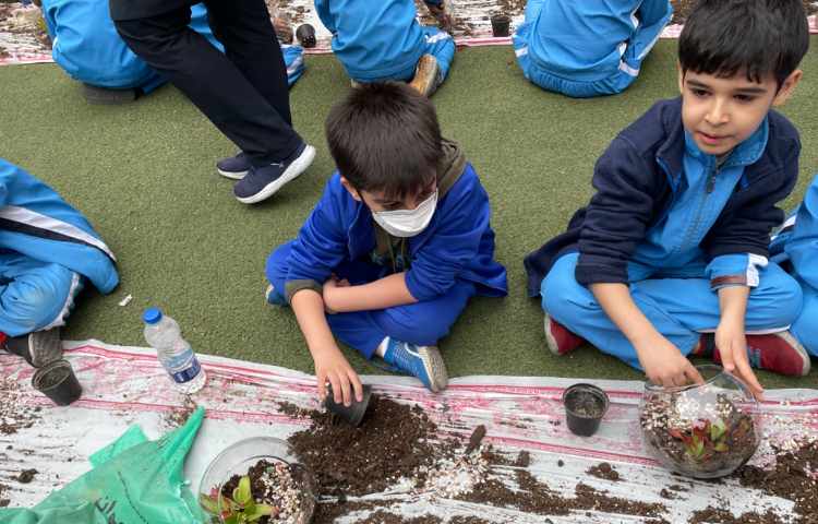 :برگزاری اردوی علمی_تفریحی درون مدرسه ای ویژه پایه های دوم و سوم 1