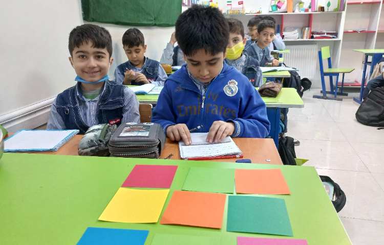 برگزاری املا کارتی از درس چهارم فارسی