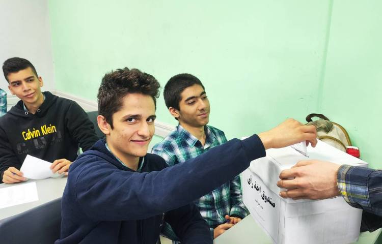 برگزاری انتخابات شورای دانش آموزان 8