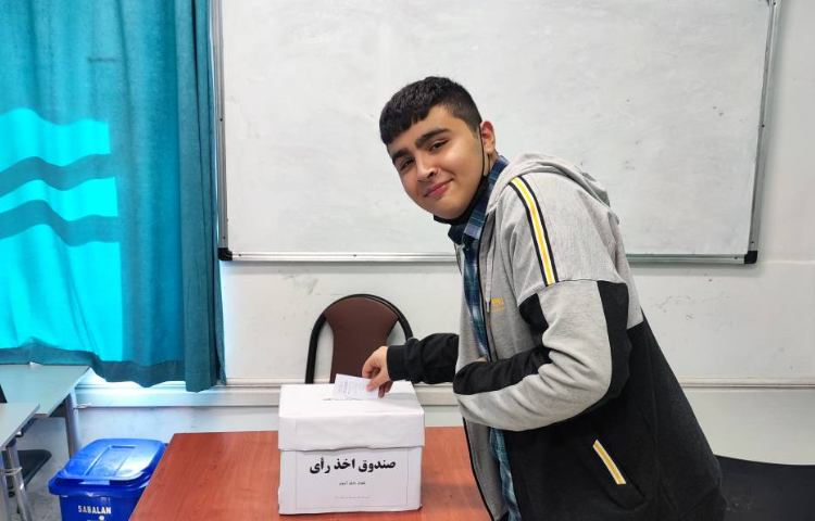 برگزاری انتخابات شورای دانش آموزان 9