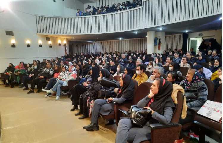 برگزاری جشن روز پدر،نمایشگاه فعالیت های هنری و اهدای هدیه به نفرات برتر 3