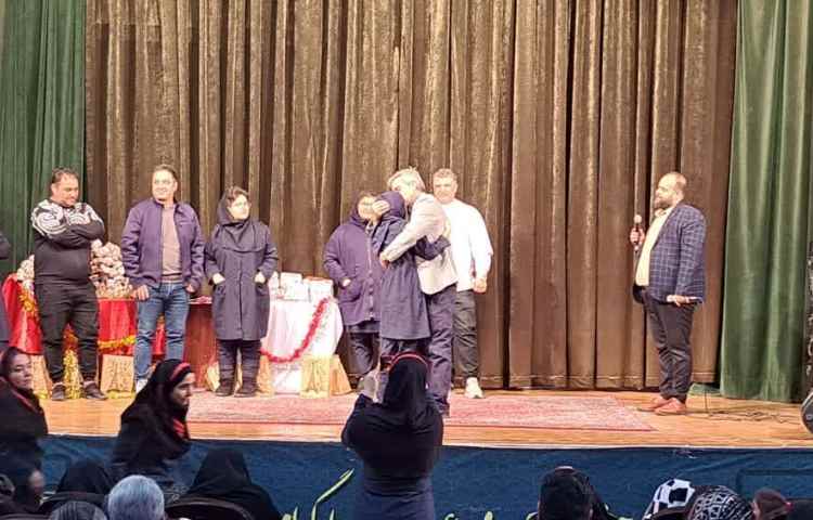 برگزاری جشن روز پدر،نمایشگاه فعالیت های هنری و اهدای هدیه به نفرات برتر 4