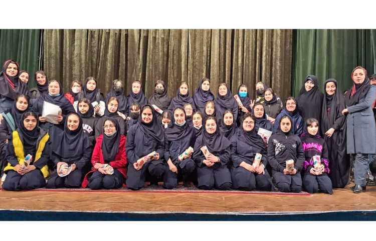 برگزاری جشن روز پدر،نمایشگاه فعالیت های هنری و اهدای هدیه به نفرات برتر 5