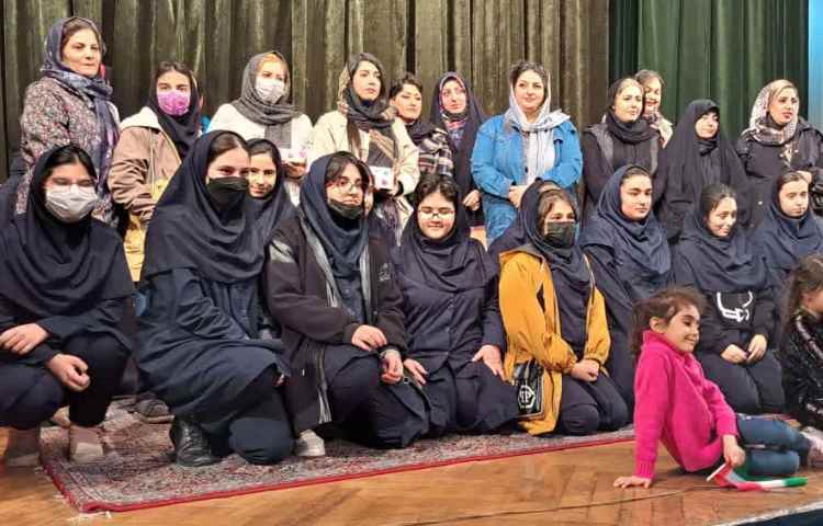 برگزاری جشن روز پدر،نمایشگاه فعالیت های هنری و اهدای هدیه به نفرات برتر 11