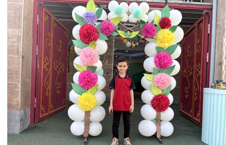 برگزاری جشن غنچه ها و شکوفه های دبستان 10