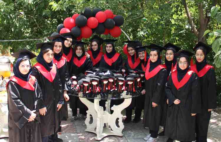 برگزاری جشن فارغ التحصیلی دانش آموزان پایه نهم 3
