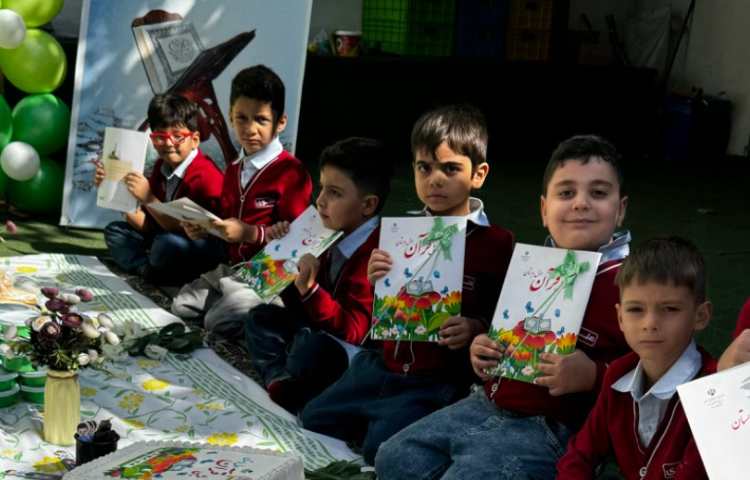 برگزاری جشن قرآن در حیاط مدرسه 4