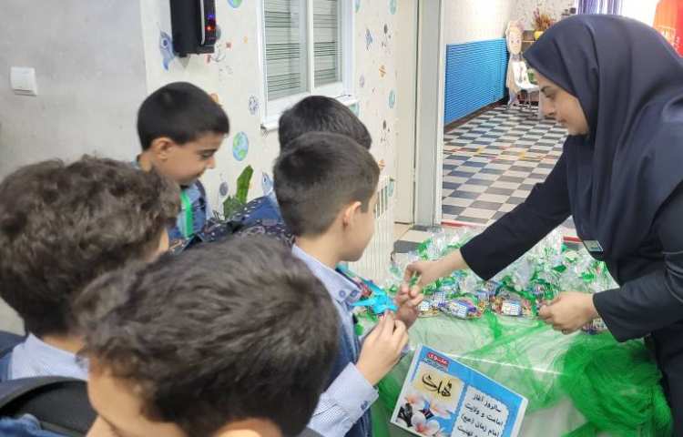 برگزاری جشن همراه با پذیرایی از دانش آموزان به مناسبت آغاز امامت امام زمان(عج) 2