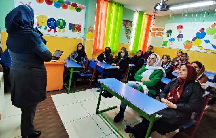 :برگزاری جلسات آموزش اولیا، آموزگاران پایه و زبان 3