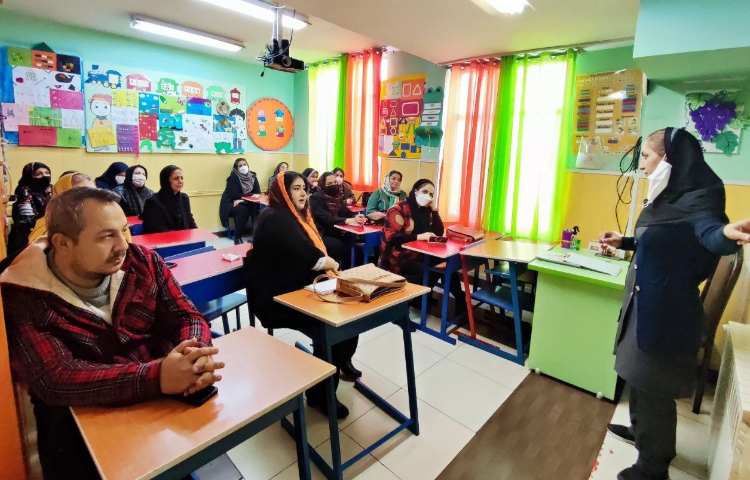 :برگزاری جلسات آموزش اولیا، آموزگاران پایه و زبان 4