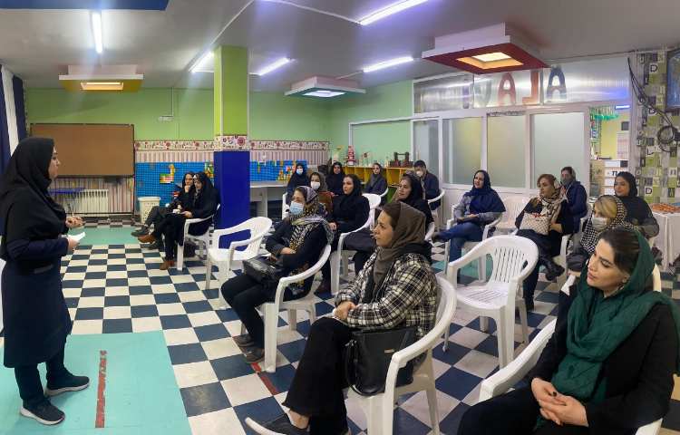 :برگزاری جلسات آموزش اولیا، آموزگاران پایه و زبان 6