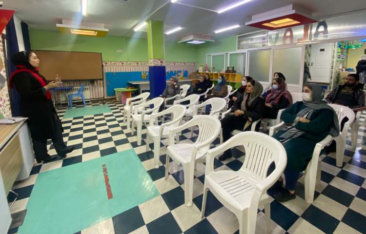 :برگزاری جلسات آموزش اولیا، آموزگاران پایه و زبان 9