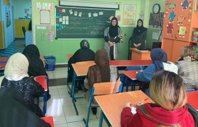 :برگزاری جلسات آموزگاران زبان و پایه با اولیا 11